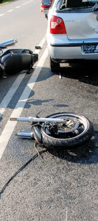 Wypadek drogowy z udziałem motocyklisty