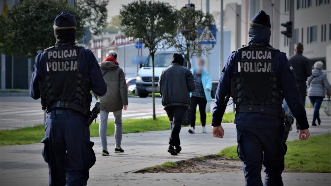 42 mandaty i 3 wnioski do sądu za łamanie obostrzeń