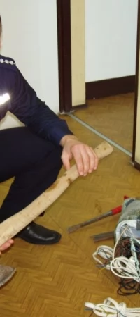 Włamywacz wybrał się na działki z siekierą. Na zdj. Dariusz Górski, rzecznik tczewskiej policji