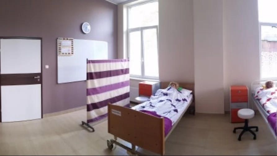 Fragment pracowni do praktycznej nauki zawodu w specjalnościach: opiekun medyczny i opiekunka dziecięca