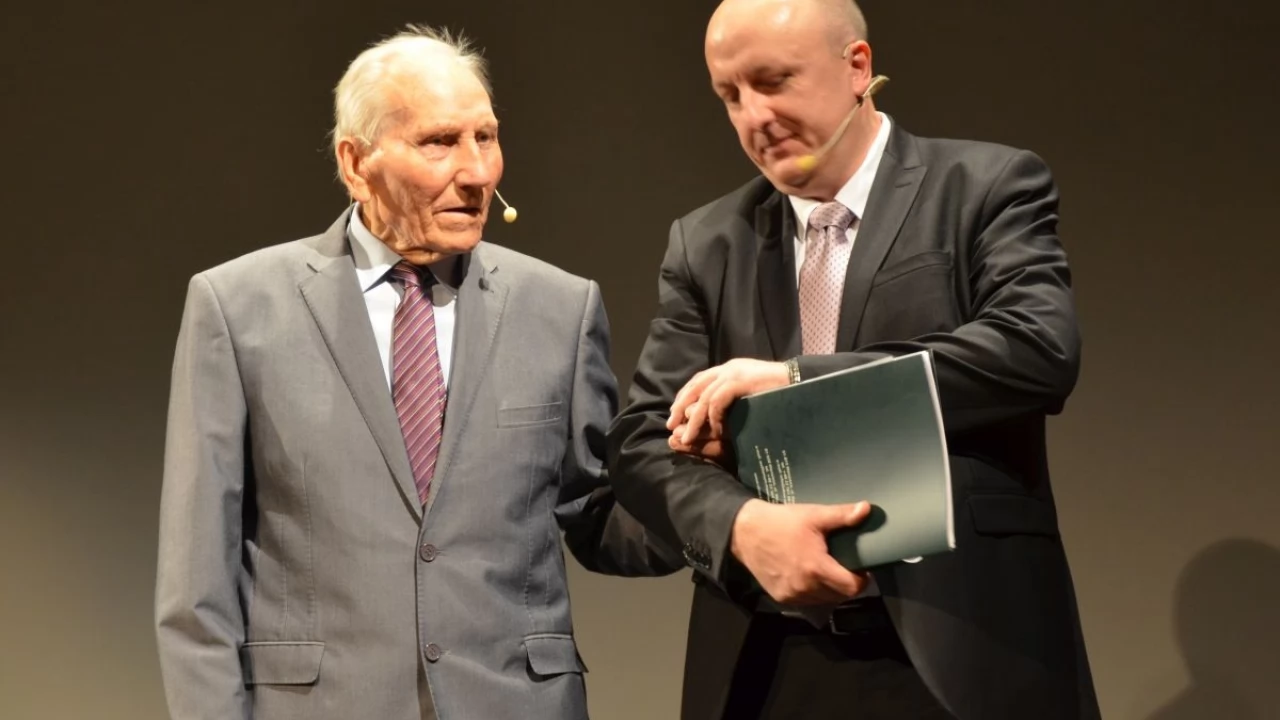 W Auschwitz przeżył 731 dni - dokładnie 75 lat temu uciekł główną bramą w niemieckim mundurze