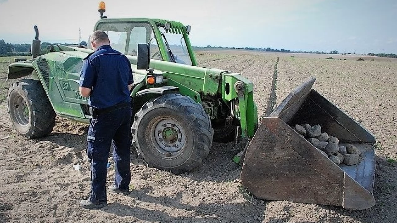 Operator ładowarki przejechał 48-latkę. Był pod wpływem alkoholu