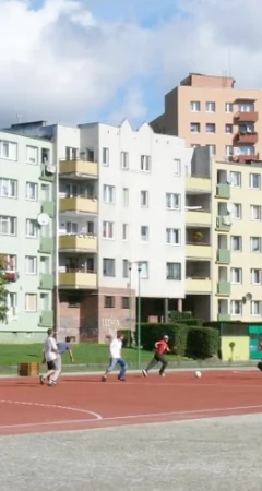 W niecce pojawiły się m. in. boiska ze sztuczną murawą