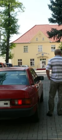 Teraz pacjenci muszą wysiadać przed szlabanem