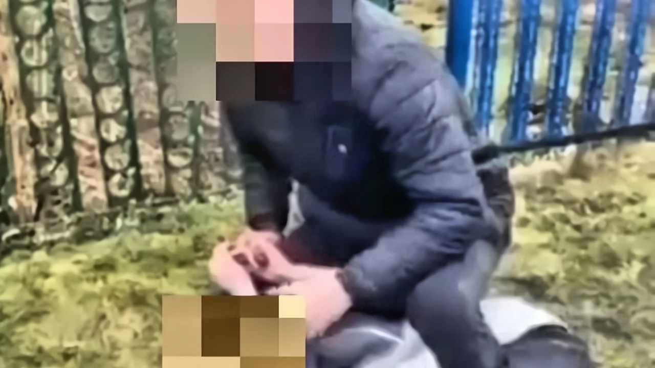 Z miłości do Arki pobił rówieśnika - nagranie trafiło do sieci. Sprawę wyjaśnia policja