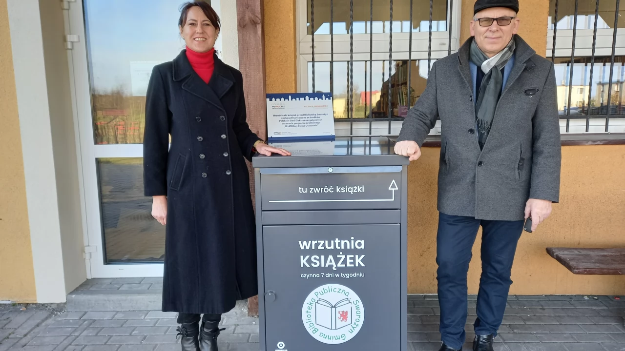 Czytelnicy Gminnej Biblioteki Publicznej w Swarożynie mogą korzystać z wrzutni do książek
