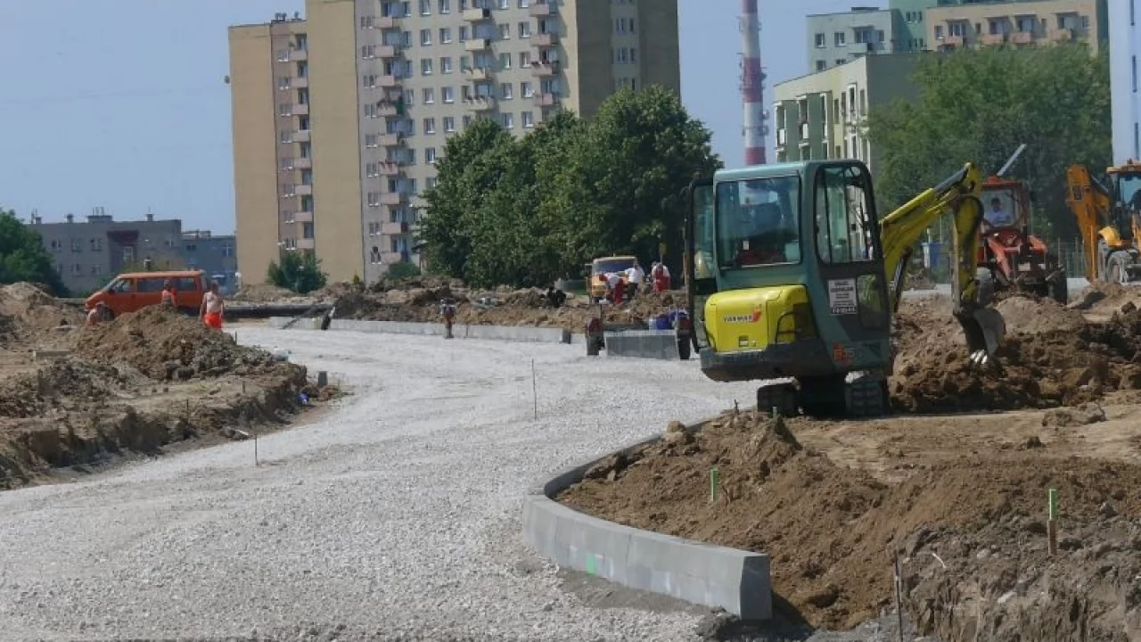 Ul. Nowosuchostrzycka. Roboty ziemne, kanalizacja, układanie sieci