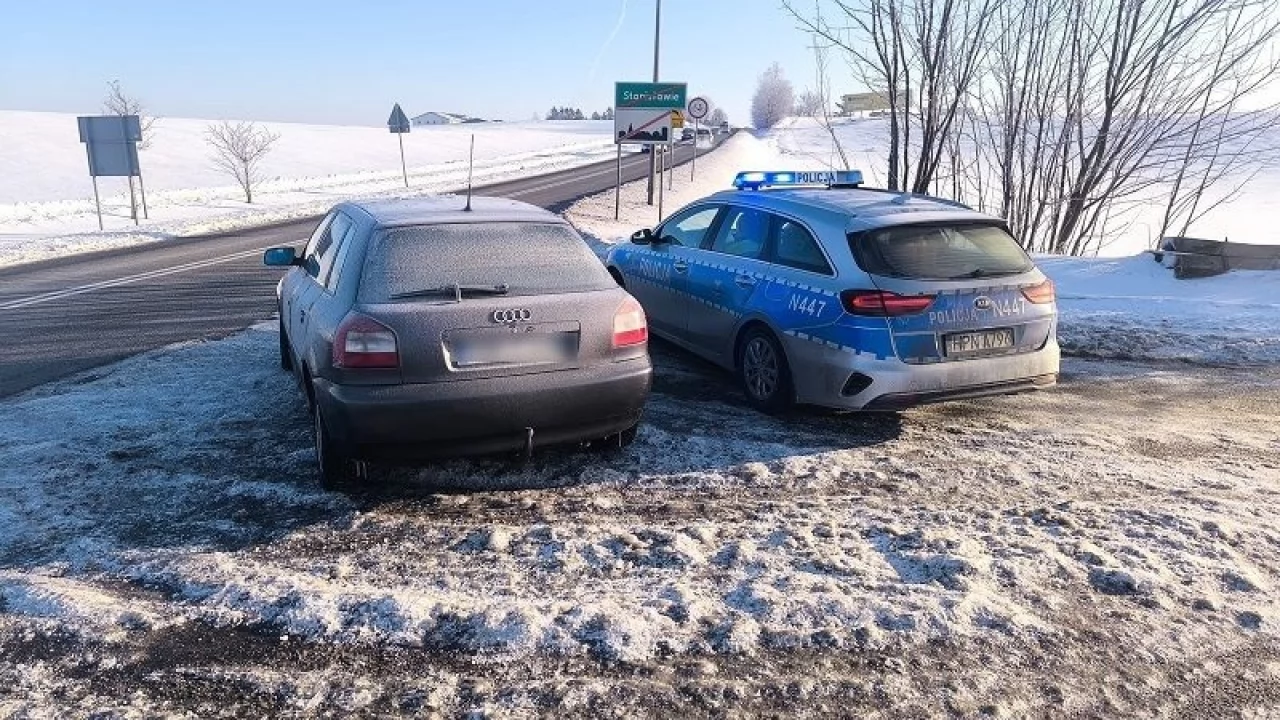 Zaparkował na skrzyżowaniu i zniknął. Pojazd odholowany