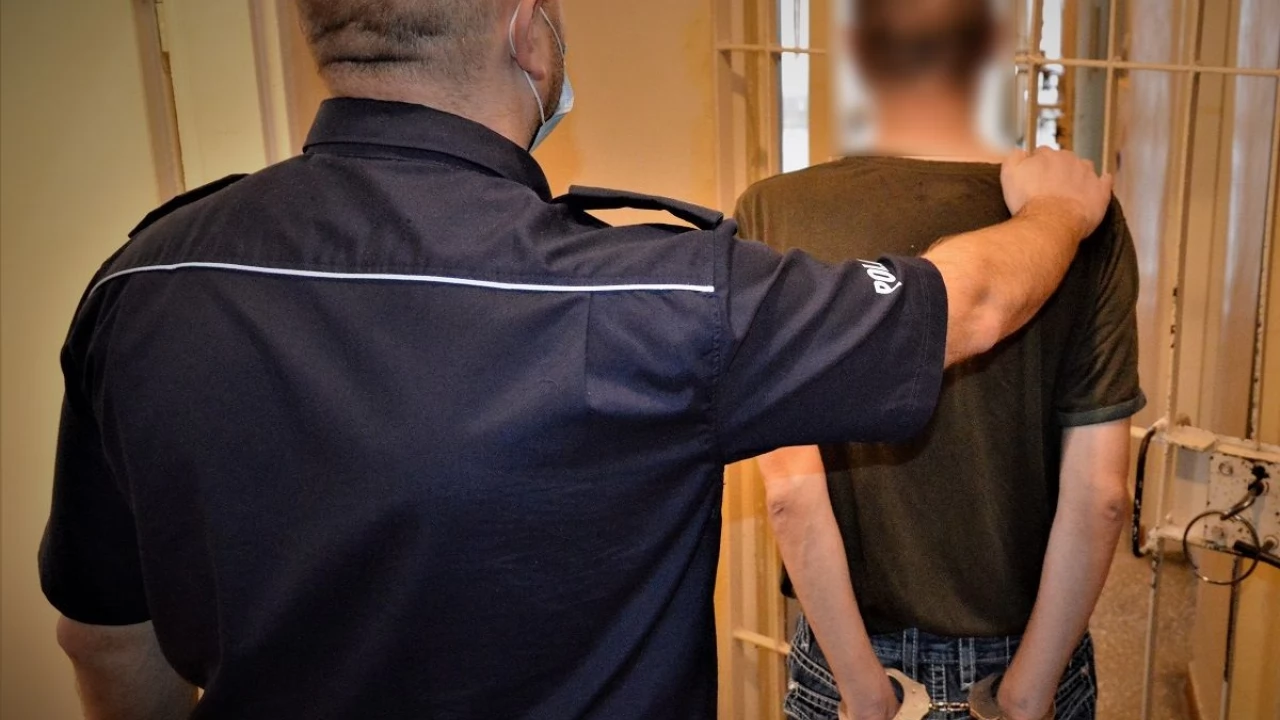 Znalazł kartę i nią płacił. Grozi mu nawet 10 lat