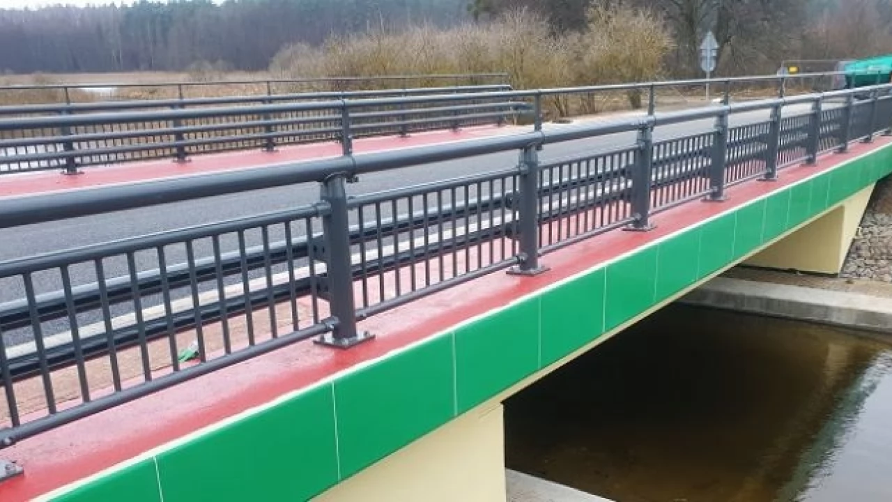Mostek między jeziorami ma być gotowy do końca roku