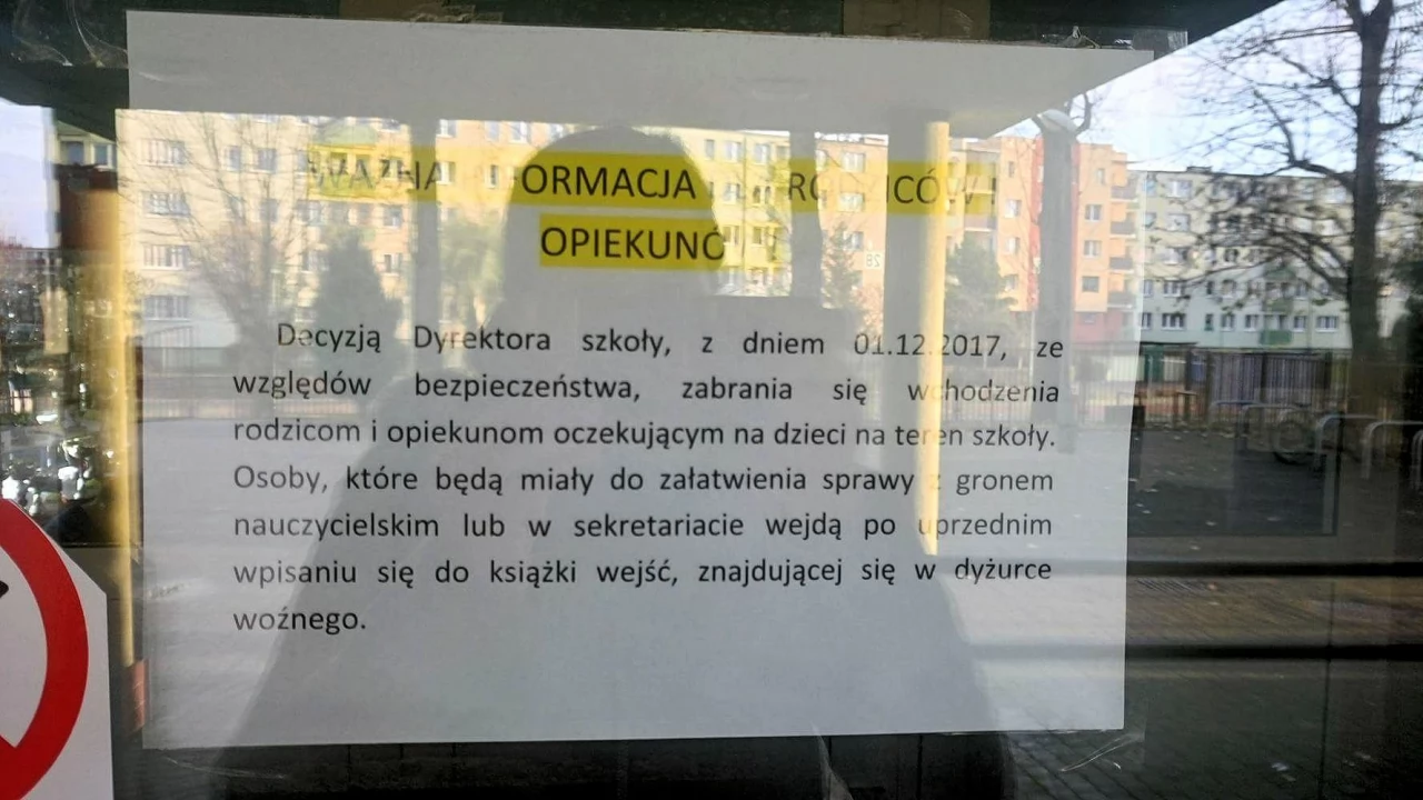 Szkoła zamknięta dla rodziców. "Jesteśmy oburzeni" (AKTUALIZACJA)