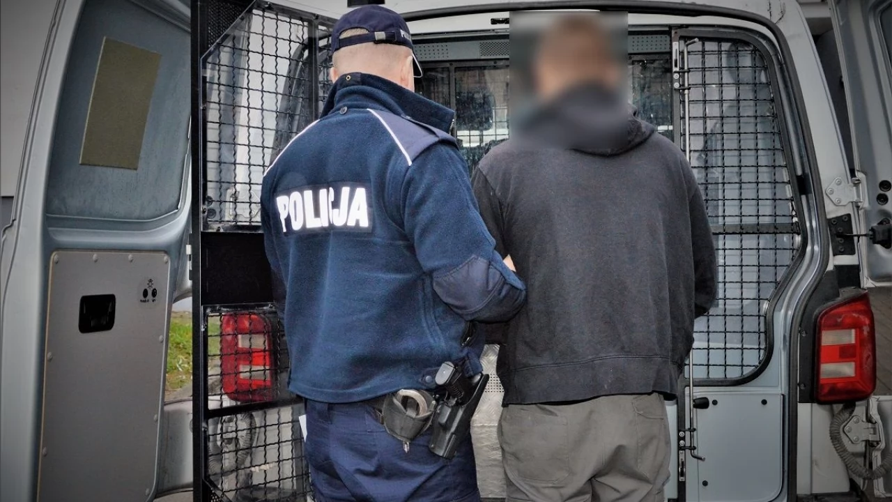 Trzech mężczyzn odpowie za napad na listonoszkę