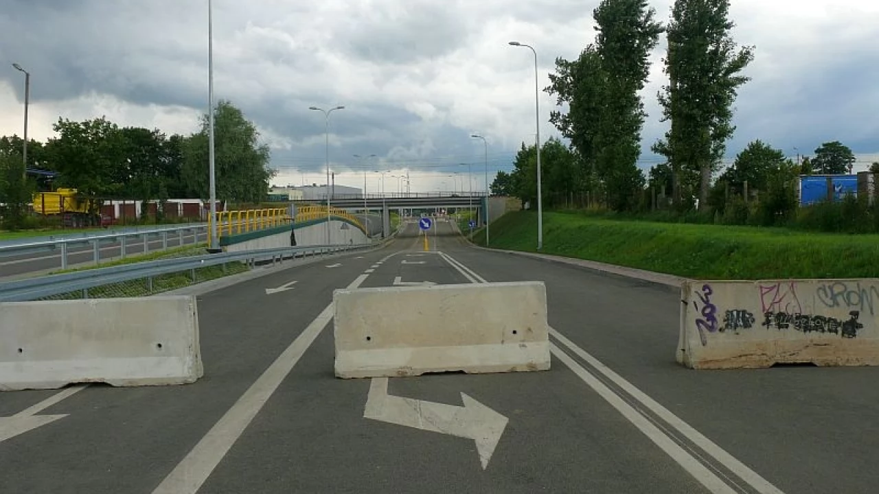 Co z Jagiellońską? Dojazd do autostrady przez sklepowy parking