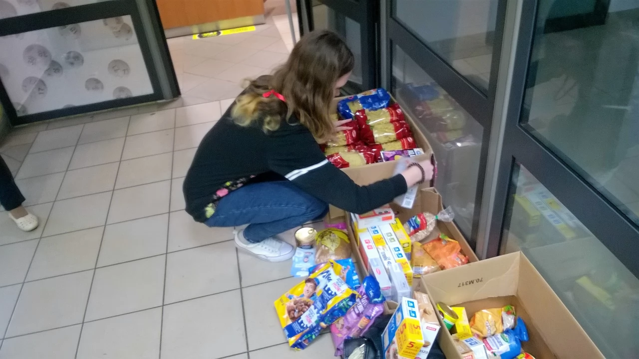 Młodzież zebrała ponad 800 kg żywności dla potrzebujących