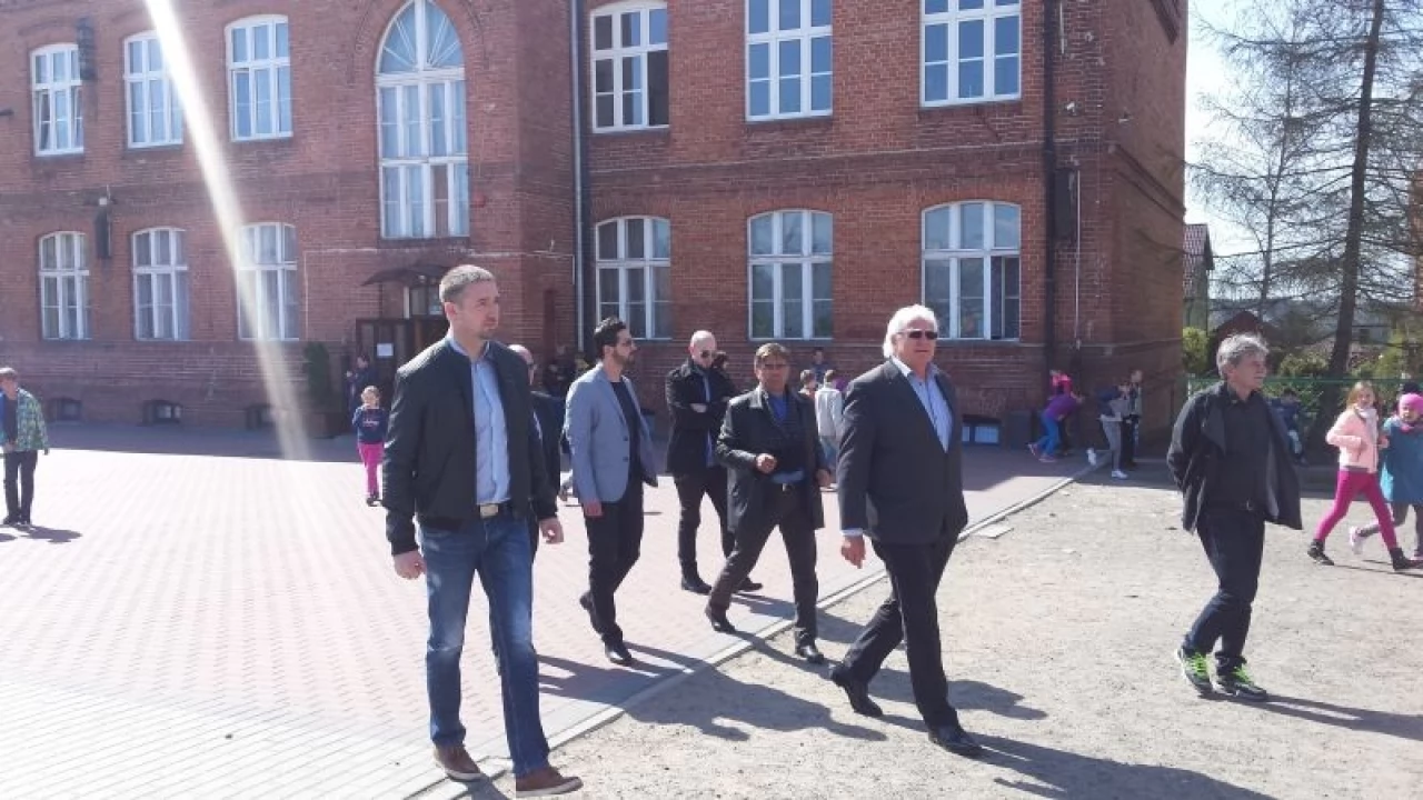 Gniew. Debatowali o możliwościach rozbudowy szkoły podstawowej