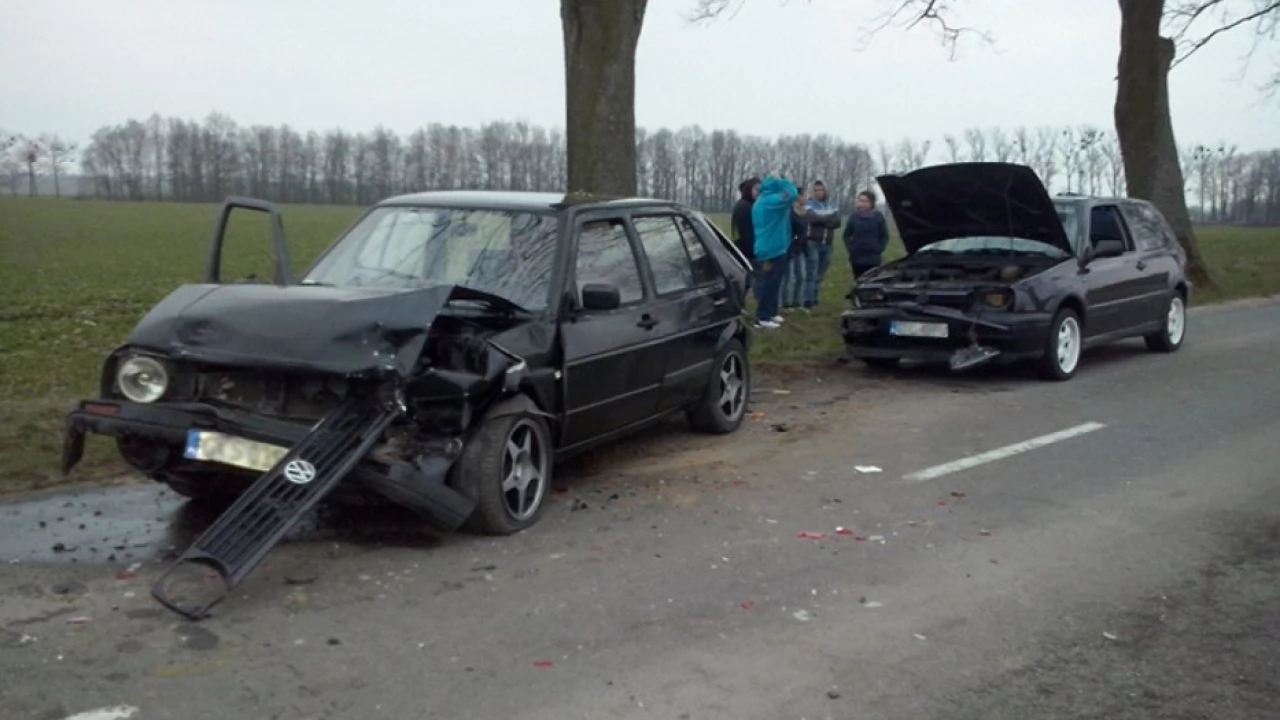 Nietypowa kolizja w Bałdowie. Zderzyły się cztery volkswageny