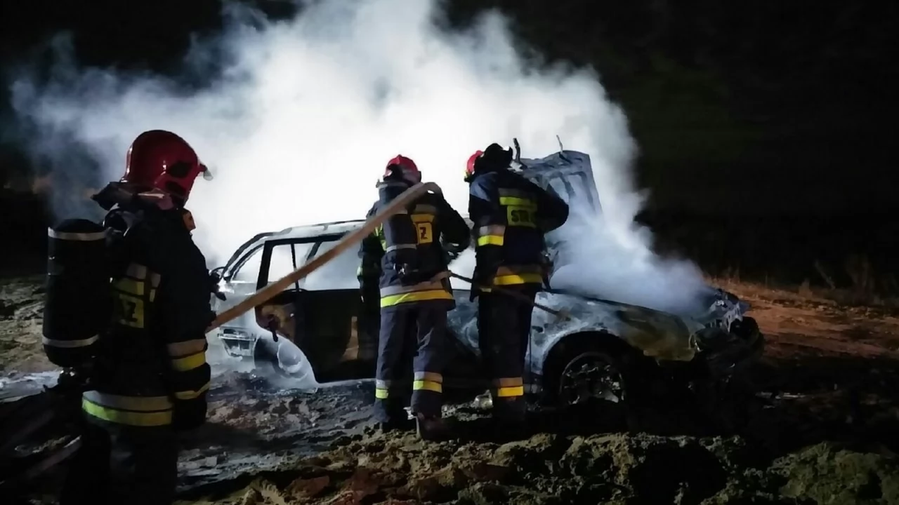 Osobowe auto spłonęło w Stanisławiu