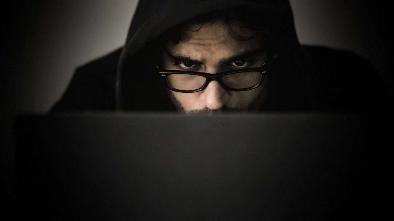 Oszuści nie mają wakacji - policja ostrzega