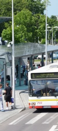Autobus na węźle transportowym