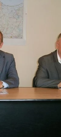 Jan Kulas (z lewej) i Adam Kucharek zaprosili dziennikarzy na specjalną konferencję