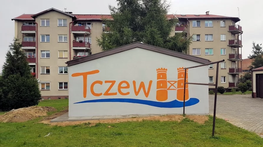 Logo Tczewa na ścianie budynku przy ul. Rokickiej