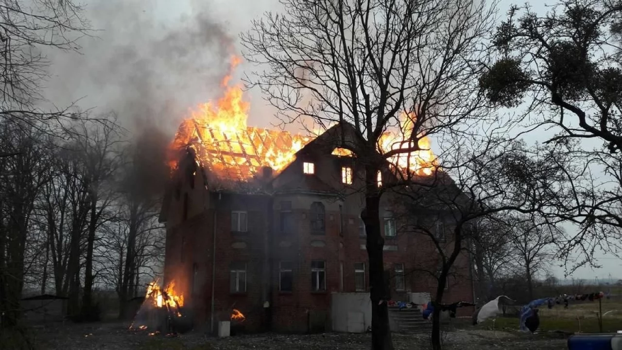 Pożar w budynku wielorodzinnym w Międzyłężu