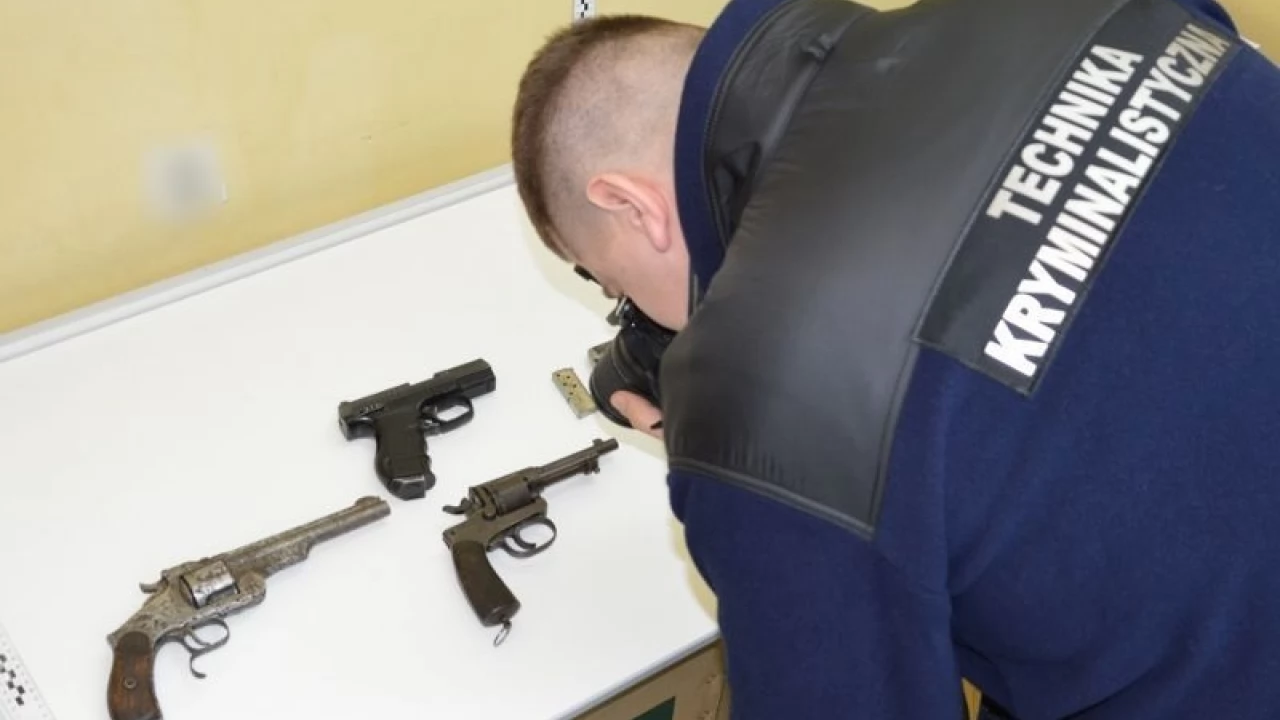 Nielegalna broń i amunicja u 56-latka. Nawet 8 lat więzienia