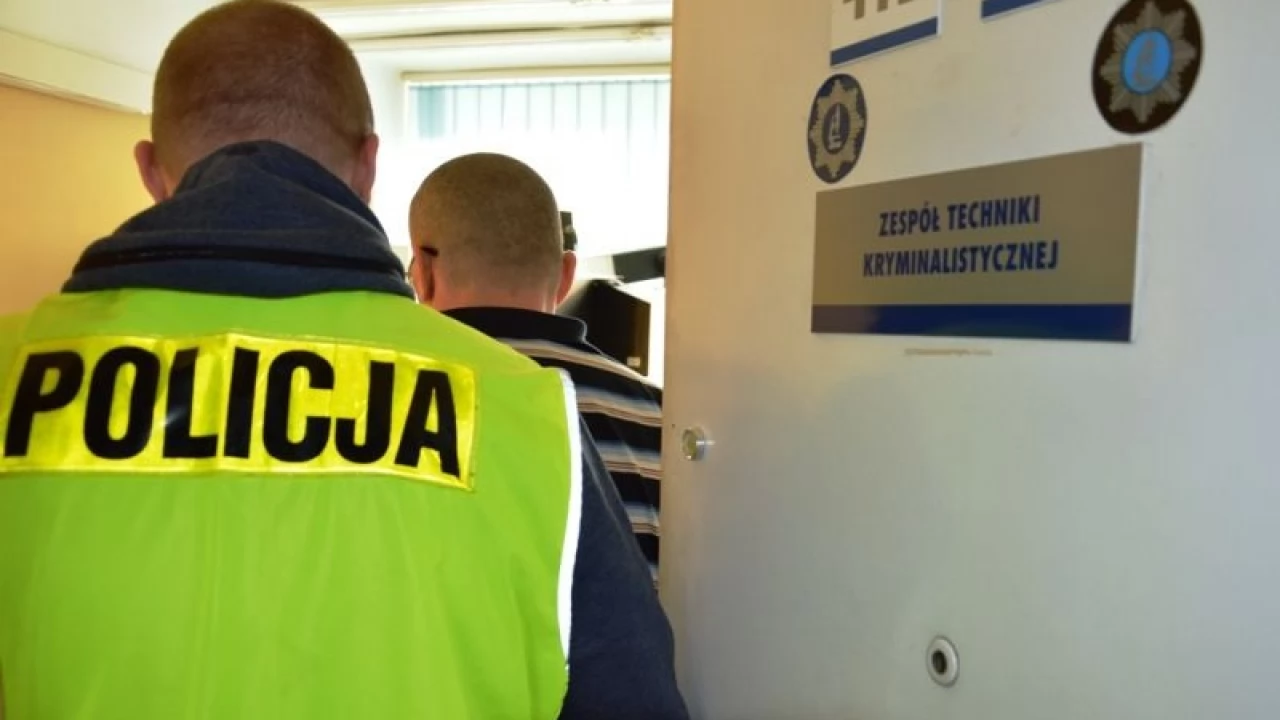 Policyjny pościg za kradzionym autem. Kierowca pijany