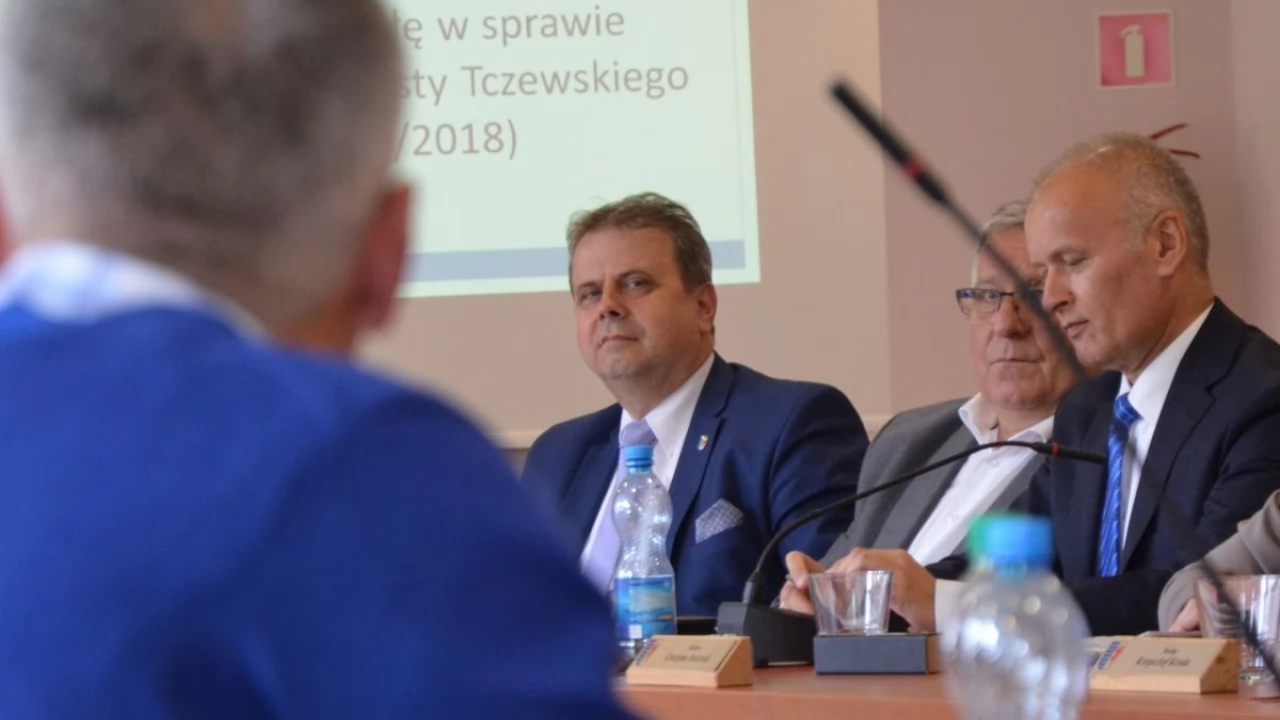 "To jest chore! Nie bierzemy w tym udziału." Radni o obniżeniu pensji dla włodarzy