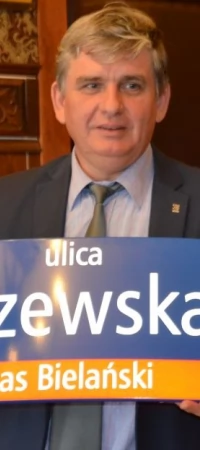 Wiceprezydent Adam Burczyk z warszawską wersją ulicy Tczewskiej