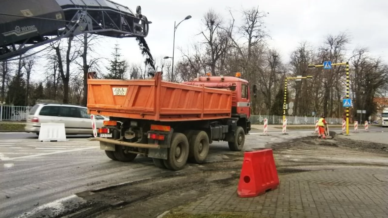 Budowa ronda przy wieży ciśnień. Ruszyły prace