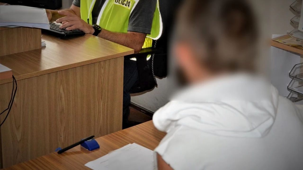 Ojciec z synem odpowiedzą za kradzież piły spalinowej