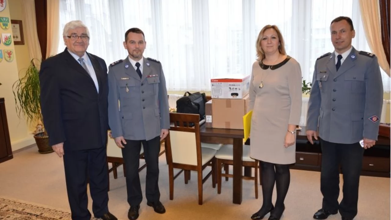 Drogówka dostała nowoczesny sprzęt. Ma pomóc wyeliminować auta szkodzące środowisku