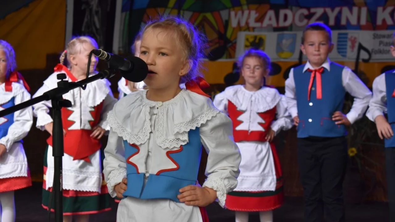 Z pieśnią ludową i tańcem u Matki