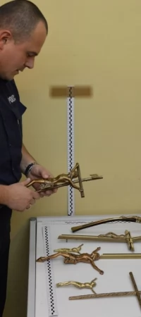 Kradzieże krzyży z nagrobków