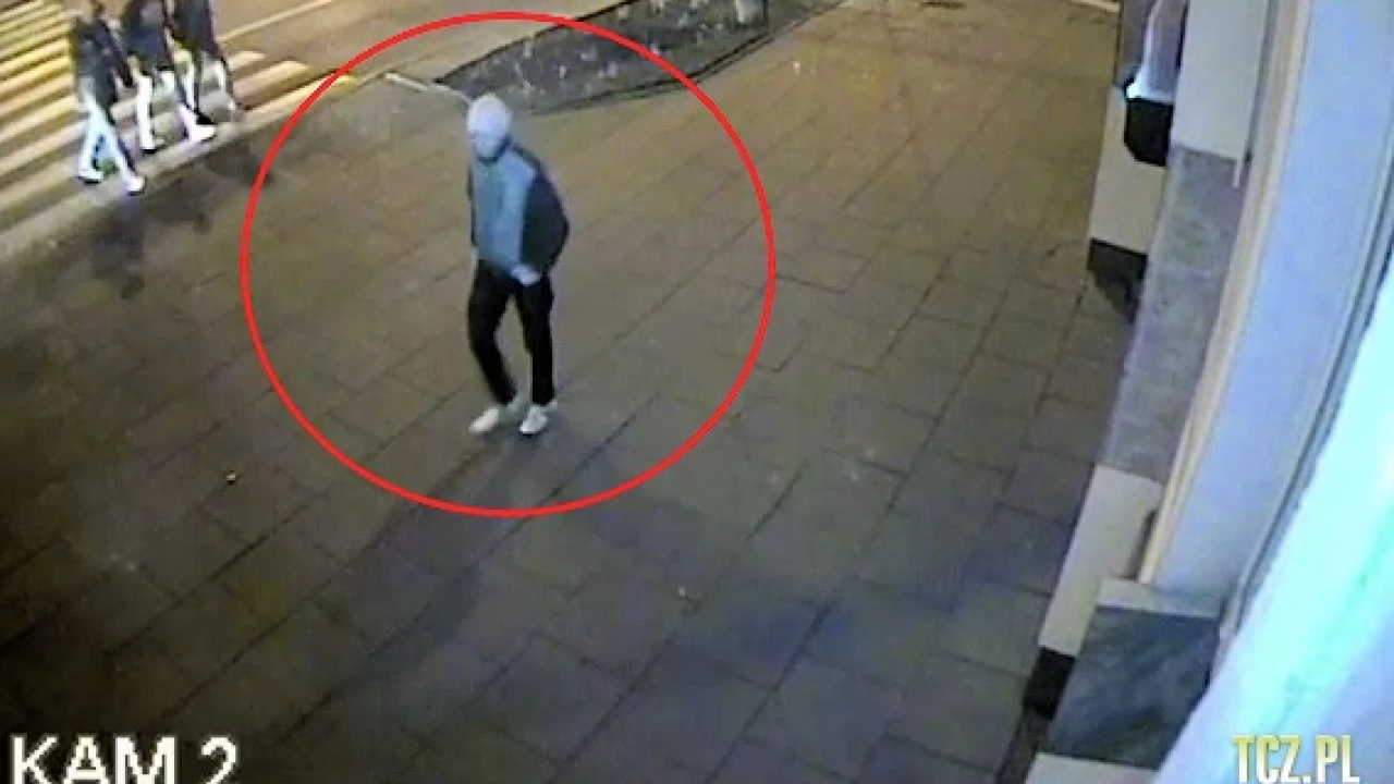 (WIDEO) Sprawa nożownika. Policja szuka mężczyzny widocznego w materiale
