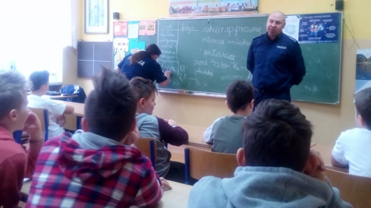 Spotkanie policjantów z uczniami w ramach bezpiecznych ferii