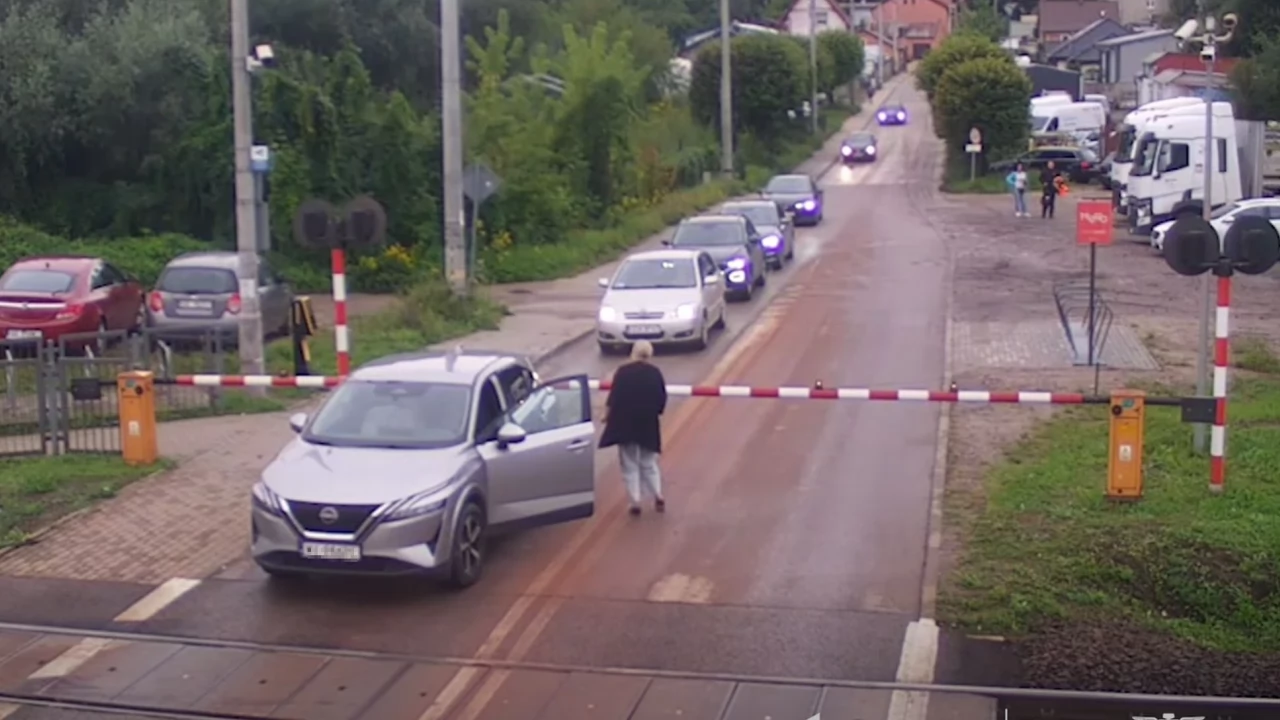 Kolejny groźny incydent na tym samym przejeździe w Gdańsku. Kolejarze apelują: na przejeździe nie ryzykujmy swoim życiem!