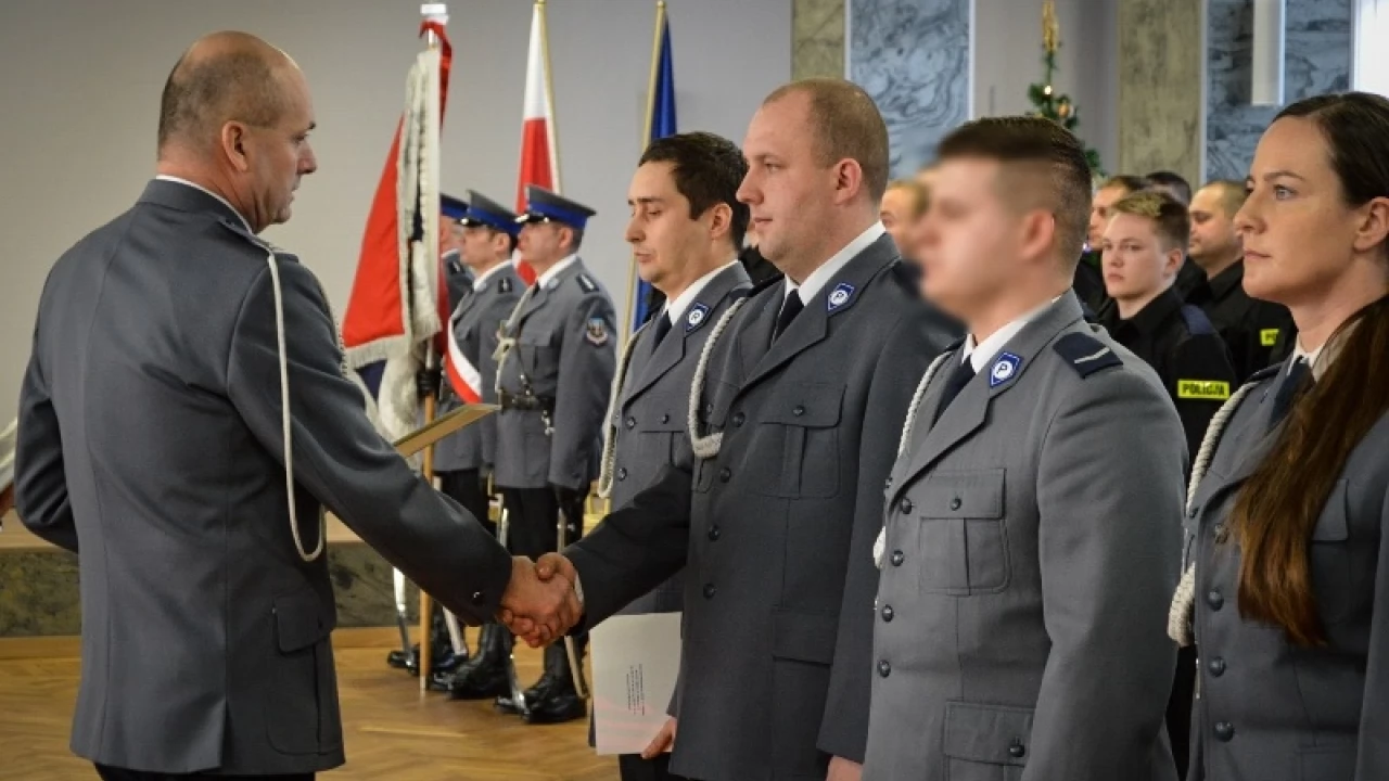 Dwa razy ratował życie - policjant z tczewskiej komendy nagrodzony