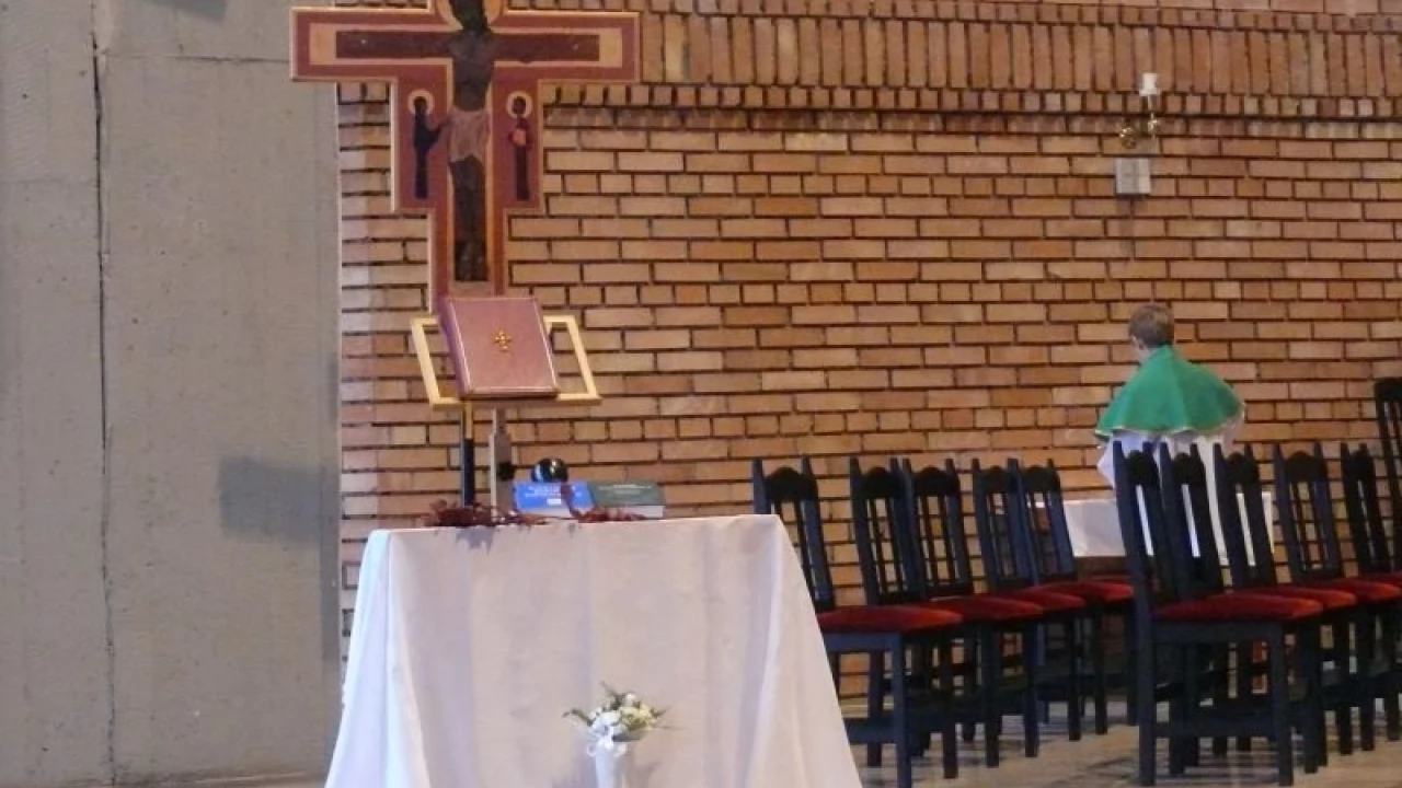 Zniszczony krzyż, pomazane obrazy - profanacja w kościele na Suchostrzygach