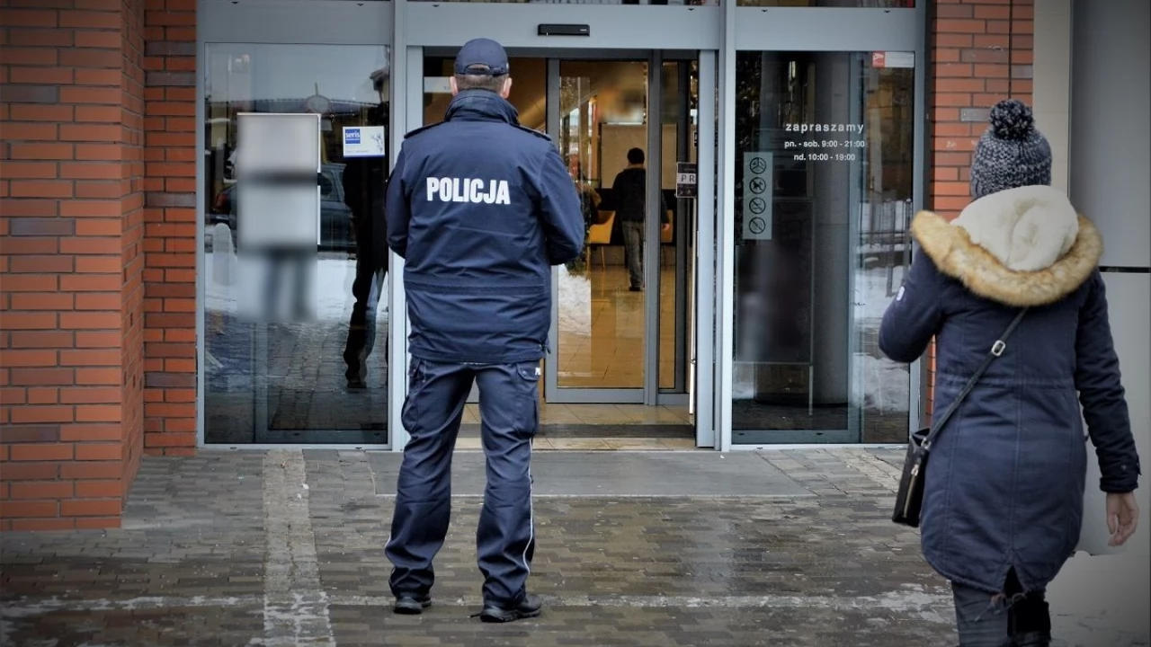 Blisko 400 naruszeń obowiązku zasłaniania nosa i ust w ciągu tygodnia