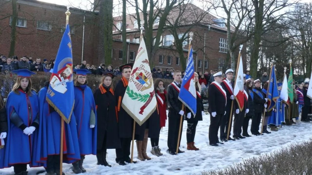 Część młodzieży nie potrafi się zachować na uroczystościach patriotycznych?
