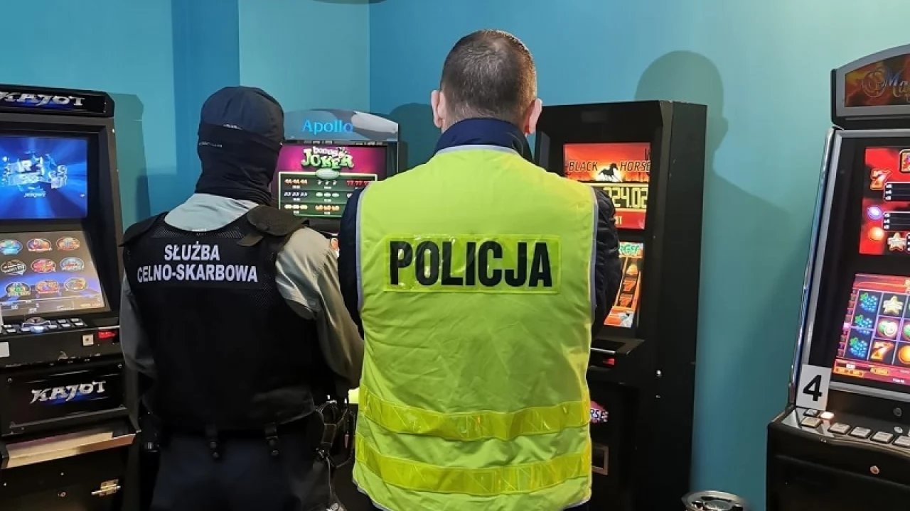 Policjanci i celnicy zabezpieczyli nielegalne automaty