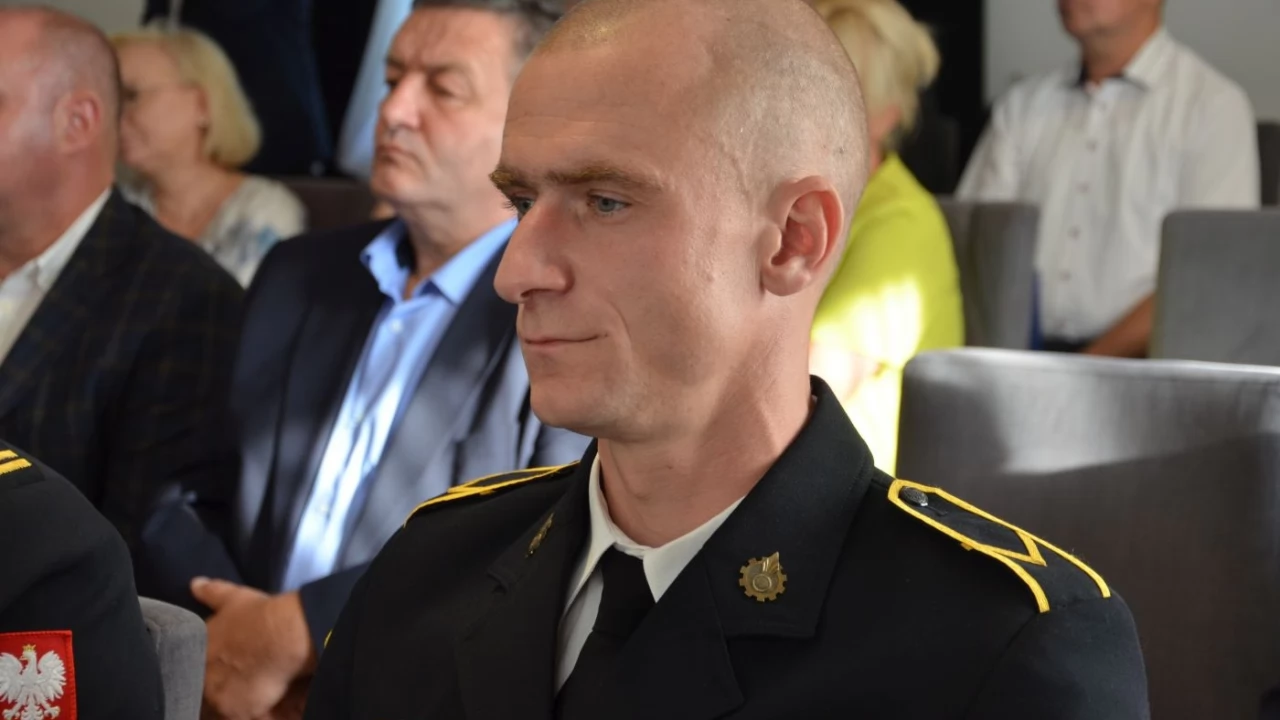 Nie wahał się i wskoczył do wody, by ratować. O mało nie stracił życia