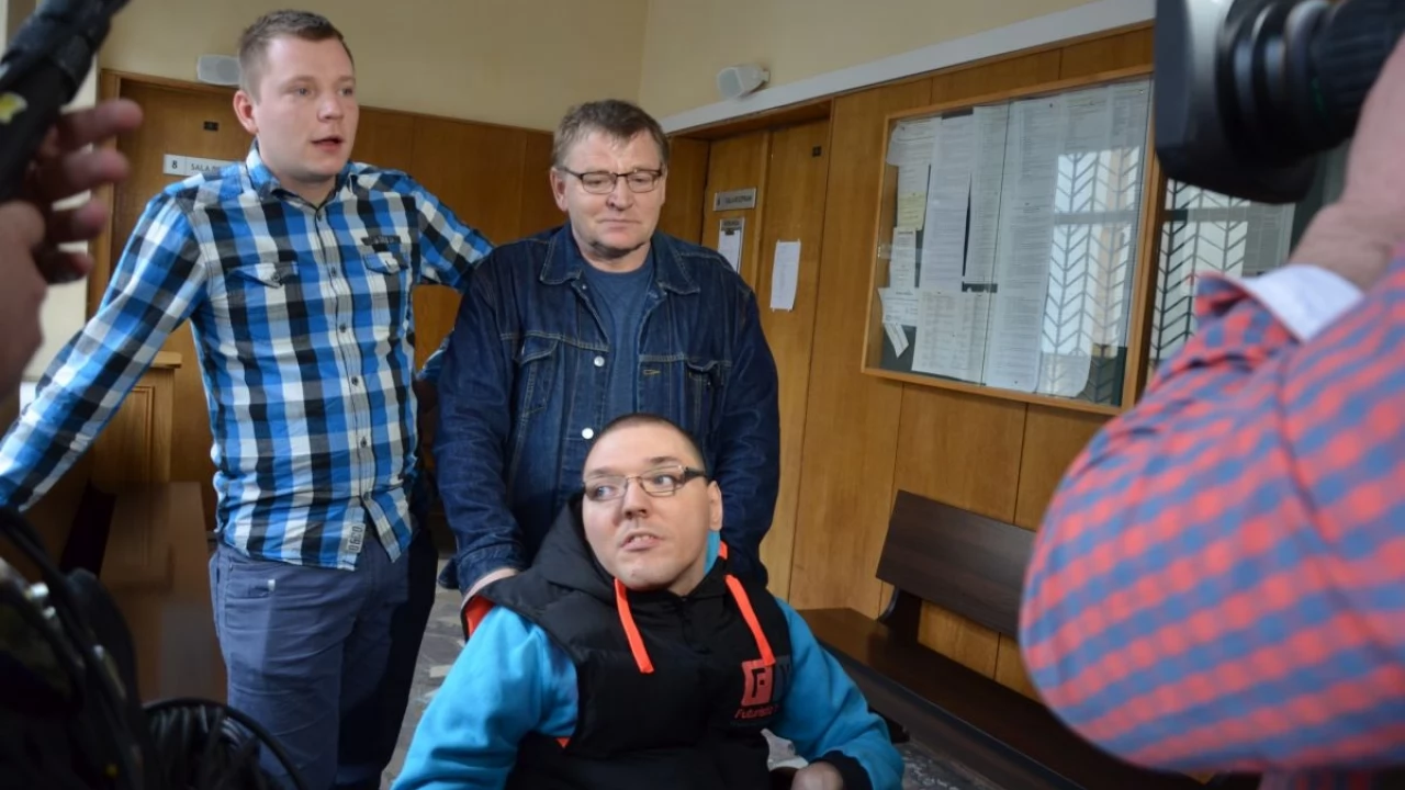 Pan Lucjan i niepełnosprawny Alan nie stracą dachu nad głową