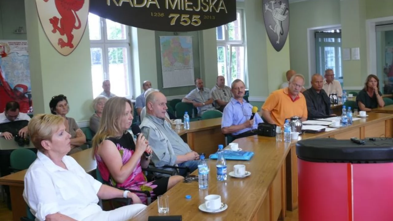 Ul. Nowosuchostrzycka. Zjazdy na posesje, droga serwisowa, czy chodnik?