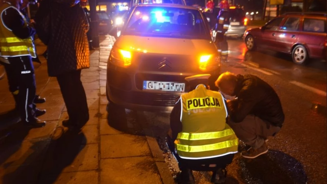 Ul. Jedności Narodu. Dziecko pod kołami samochodu