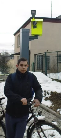 Patryk Wałdoch przy słynnym już radarze