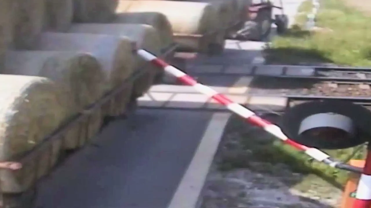 Trzy poważne zdarzenia w kilka dni. Ciągnik zderzył się z pociągiem, spłonęła ciężarówka, byli ranni