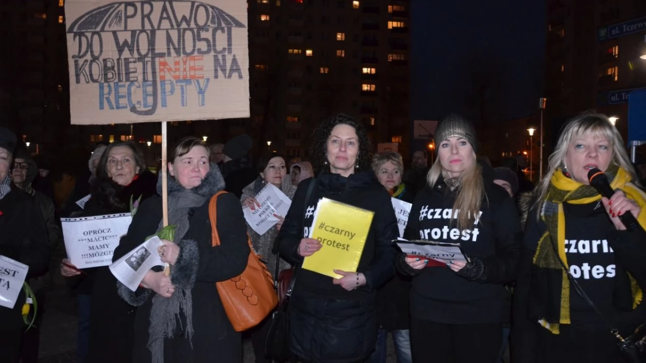 Gorąco na Czarnym Proteście. Narodowcy usiłowali zakłócić kobiecą pikietę